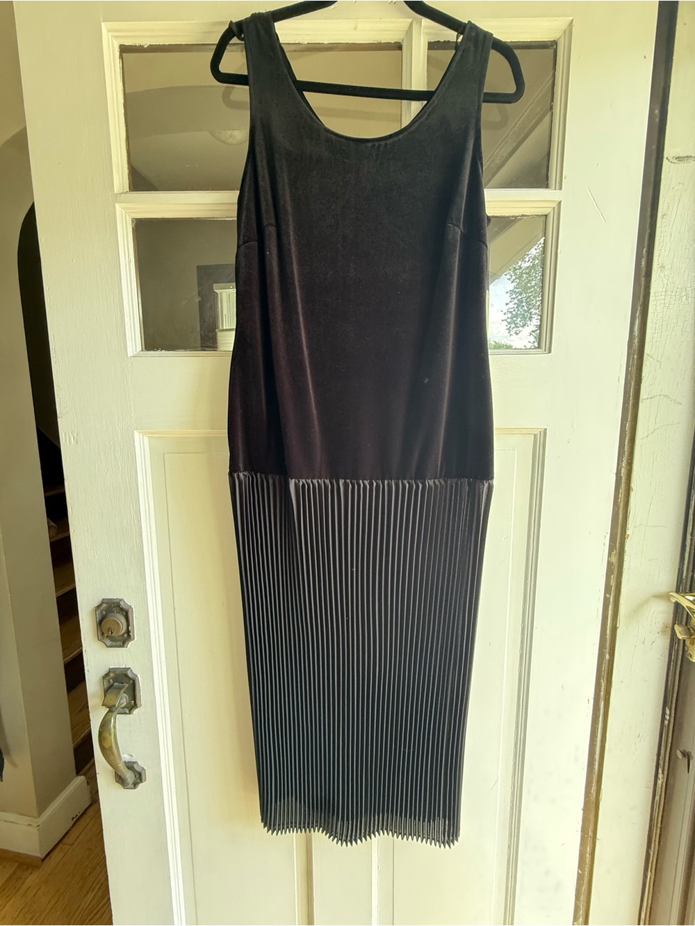 Art Deco Style Vintage Drop Waist Black Sleeveless Pleated Hem Woman's Dress